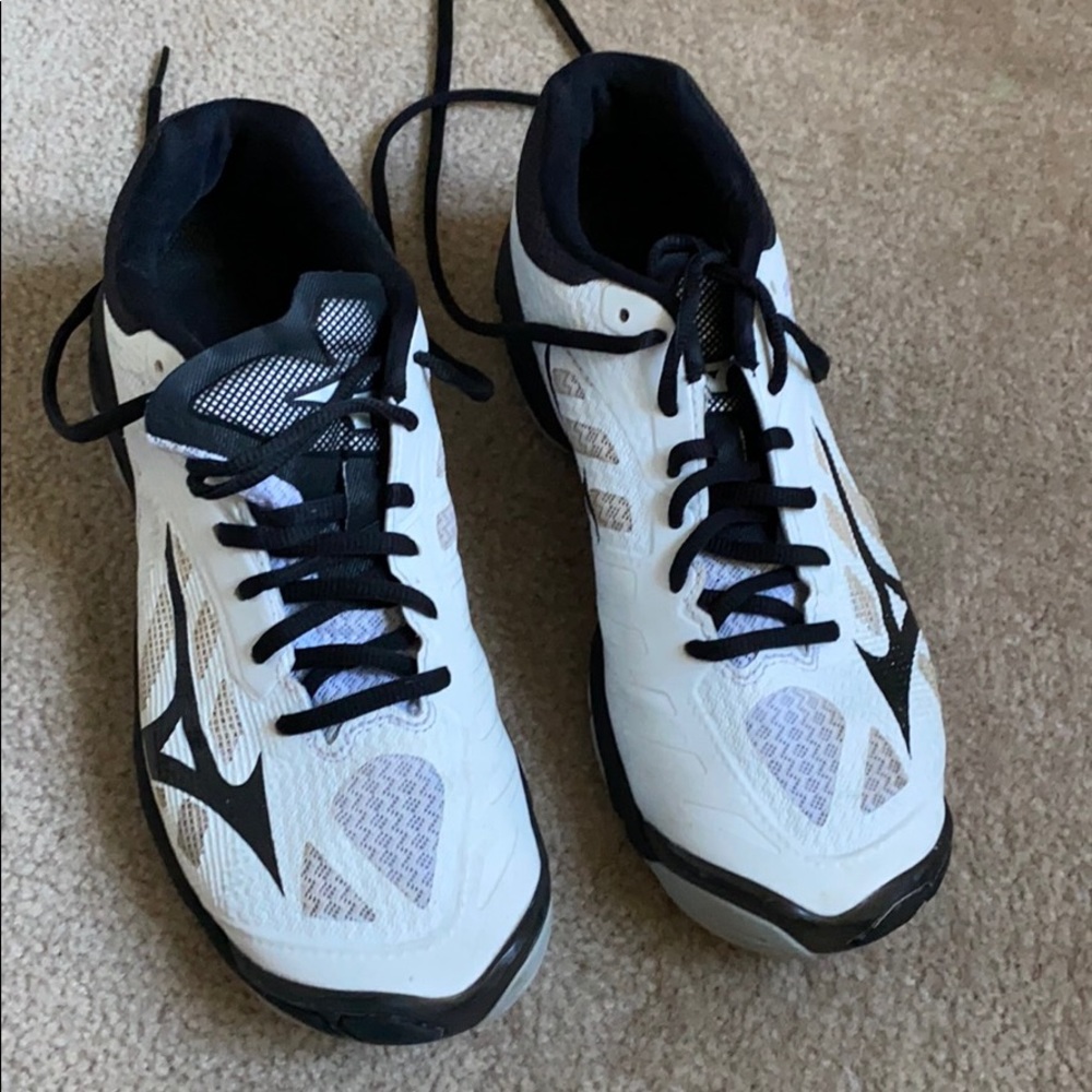 Mizuno volleyball shoes